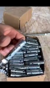 Tắc kê áo nở trong sắt xi kẽm ( Tắc Kê nở / vít nở đóng tường )