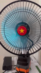 Quạt chạy Pin 11 inch Staker SK-X20-FAN551 Lồng Sắt - Cánh Sắt Có Đảo Chiều - Vừa chạy pin vừa chạy điện Cổng sạc USB