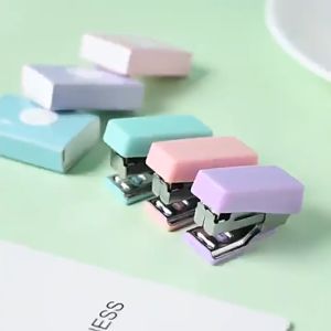 Gratis Ongkir - Hekter Kecil Kemasan Box Unik / Cute Mini Stapler Untuk Pelajar / Stapler Mini Set