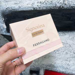 Nước hoa nữ Signorina Salvatore Ferragamo 100ml