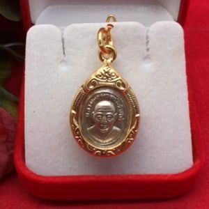 จี้พระหลวงปู่ทวด ด้านหลังพระครูวิสัยโสภณ เสริมมงคล