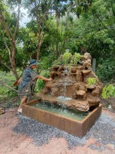 ม่านน้ำตกน้ำตกหน้าบ้านน้ำตกฮวงจุ้ยน้ำพุหินธรรมชาติพร้อมตกแต่งต้นไม้สวยงาม