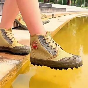 ali9 รองเท้า Jiefang หุ้มข้อสูงรองเท้าลายพรางผู้ชายรองเท้าปีนเขากันน้ำกันลื่นทนต่อการสึกหรอสำหรับผู้หญิงรองเท้าผ้าใบประกันแรงงานรองเท้ายางสีเหลือง