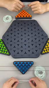 Đồ chơi trí tuệ Bộ cờ xếp hình tam giác bằng dây chun thú vị giúp phát triển trí não cho bé