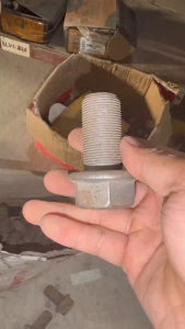 Bu lông vành chậu 1094/153 ốc bắt vành chậu đùm cầu EQ1094 EQ153 dùng cho xe ô tô