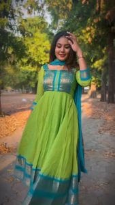 (Stok sedia) pakaian tradisional Vichitra Silk Fabric dengan Jacquard tenunan Zari sempadan dan Chanderi Dupatta Kurti dengan Dupatta untuk wanita (penghantaran dalam masa 3-5 hari)