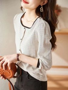 เคลียร์สต็อปของร้านค้า ป้ายชื่อแบรนด์ ลายทาง เสื้อผ้าถัก แขนยาว ผู้หญิง หลากหลาย เสื้อชั้นใน สไตล์เกาหลี เดินทาง