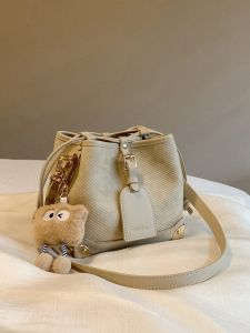 Chio2nd Half Peninsula Lighting Water Bucket Bag Womens Fashionable Versatile Single Shoulder Crossbody Bag New 2026