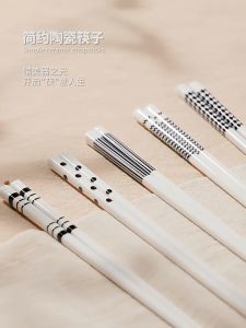 Hộp 5 Đôi Đũa Gốm Sứ Kháng Khuẩn Chống Trượt Chống Nấm Mốc Chịu Nhiệt Phong Cách Hoa Văn Nhật Bản