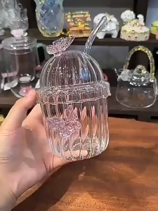 แก้วลายผีเสื้อ ทรงโดม แก้วมีฝาปิด แก้วใส่น้ำผลไม้ แก้วสวยๆ แก้วคาเฟ่ มินิมอล แก้วลาย แก้วพร้อมหลอด แก้วสั้น แก้วใส