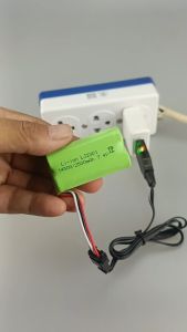 แบตเตอรี่ 7.4V. 2500 mAh. Li - ION # 14500 มีปลั๊กแบบสามสาย SM-3P ใช้สำหรับรถบังคับ ปืนของเล่น