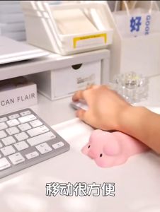 Mouse Wrist Rest For Mouse Keyboard Computer Elbow Pad Desk Arm Rest Cute Cartoon Animal Mouse Holder Rest For Office Working / Gaming Mouse Pad Wrist Pad Girl Decompression Slow Rebound Cute Cartoon Animal Office Desk Pad Wrist Rest Hand Rest Hand Pillow