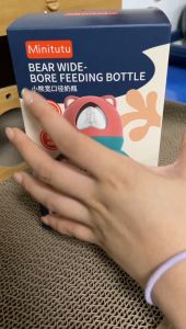 Bình sữa Minitutu 3IN1 cho Bé Yêu phiên bản hình Gấu 240ml/300ml Núm ti quả tạ 360° chống sặc PP (BPA Free)