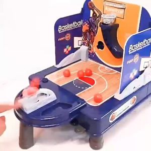 เด็กๆ การเล่นบาสเก็ตบอล โต๊ะเด้งบาสเก็ตบอลขนาดเล็ก การเล่นเสริมสร้างความรู้สึกสูงสำหรับเด็ก