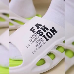 QLshop สินค้าเข้าใหม่ต้องมี รองเท้าแตะลำลองแบบสวมรุ่นใหม่ สไตล์สปอร์ตสุดเท่ พื้นรองเท้านิ่มมีกันลื่นสวมใส่สบาย ต้องเป็นเจ้าของแล้วแบบนี้