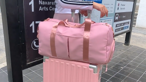 Tas Duffel Travel Tas Travel Multifungsi 2 in 1 Bahan Waterproof Tas Olahraga Wanita Ukuran Besar untuk Tas Desain Jumbo Kompartemen Terpisah dengan Ruang Khusus Sepatu dan Organizer Pakaian Praktis dan Fungsional BRG