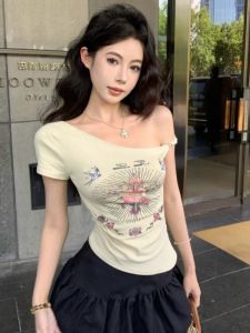 GUZILIAN | Retro American Hot Girl Print Asymmetrical Short Sleeve T-Shirt Womens Summer New Style Slim Fit Short Length Top