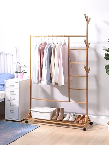 ราวแขวนผ้าไม้ ราวแขวนเสื้อผ้า ราวแขวนผ้า ราวแขวนผ้าพร้อมชั้นวาง พร้อมชั้นวางของและตะขอแขวนเสื้อแขวนหมวก สามารถประกอบเองได้ง่ายๆ