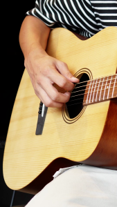 กีตาร์โปร่งไฟฟ้า YAMAHA FX400 Acoustic Electric Guitar [ผ่อน 0% 10เดือน]