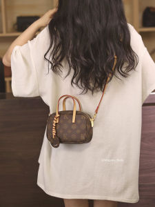 Stylish Retro Luxury Handbag Womens Crossbody Bag Fashionable Small Square Bag Elegant Autumn Winter Handbag PVC Material