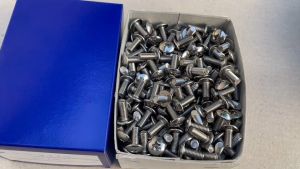 น็อตหัวร่มสแตนเลสเบอร์ 10 ยึดชุดสีมอไซค์ ขนาด M6x15mm JT-STL สแตนเลสเกรด 304 น็อตเบอร์ 10 เกลียว1.0m เหมาะกับใช้ยึดชุดสีมอไซค์ แข็งแรงได้มาตรฐานน็อตไทย