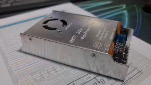 เครื่องควบคุมการชาร์จรถไฟฟ้าจากพลังงานแสงอาทิตย์ รถไฟฟ้า 24/7 (ร่างกาย)