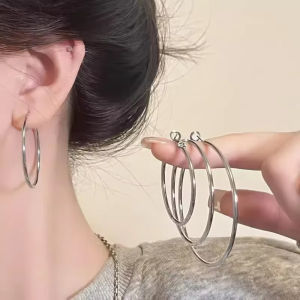 ต่างหูห่วงกลมเรียบสำหรับผู้หญิงใหม่ทำจากสแตนเลสขนาดเล็กแฟชั่นห่วงคล้องหูวงกลมใหญ่เครื่องประดับต่างหู