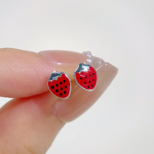 LAZO DIAMOND Everyday Strawberry Bright Stud Earrings in 375/9K White Gold