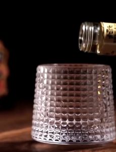 [ Ready Stock ] Roly-poly Whiskey Glass whisky glass crystal Classy Liquor Glass Lowball Glas 威士忌酒杯套装玻璃酒杯旋转杯