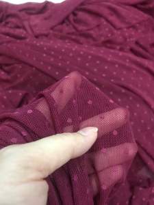 Vải thun lưới chấm bi màu đỏ sẩm co giãn 4 chiều mềm mại (khổ 1m5)may đầm váy áo kiểu thiết kế thời trang