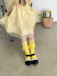 ถุงเท้าคู่รักและครอบครัว มีแม่เหล็กดึงดูดต่อกัน ดีไซน์น่ารักสว่าง สวมใส่สบาย ใช้ถ่ายรูปเช็กอินสนุกๆ - รับประกันคุณภาพแท้ ใช้งานได้ผลจริง ส่งฟรีด่วน