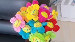 ตุ๊กตาดอกทานตะวันยิ้มสีสันสดใส ของเล่นผ้าขนนุ่ม ของขวัญวันแม่/วันครู/วันเด็ก/วันตรุษจีน