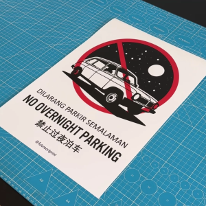 No Overnight Parking. Dilarang Parkir Semalaman. 禁止过夜泊车. Premium Sticker Prohibition Sign. Prohibited Label Notice Signage. Laminated Waterproof Scratch Resistant. Suitable for Indoor and Outdoor. Retro Special Unique Exclusive Design.