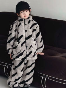 Childrens Fleece Lined Thickened Home Clothes Sleepwear Set for Boys And Girls Coral Fleece Warm Antibacterial Anti-UV Home Wear