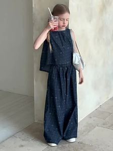 2025 ชุดเสื้อกั๊กพิมพ์ลายเต็มตัวและกางเกงยีนส์ขากว้างสำหรับเด็กผู้หญิง ฤดูร้อนใหม่