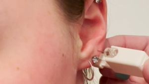 2PCS Disposable Ear Gun Set Safety Asepsis Painless Ear Piercing Tool Kit With Ear Studs White