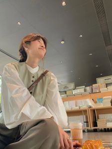 Elegant Korean-Style Retro Layered Vest with Round Neck for Women Versatile Slimming Shoulder Clip-On Tank Top