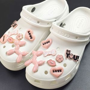 Crocs Jibbitz 14ชิ้นเครื่องประดับรูปลูกโป่ง3D น่ารักสีชมพูหัวเข็มขัดรองเท้าสุนัขถอดออกได้รองเท้าลมหวานสำหรับ Crocs