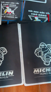 Chắn bùn xe tải mẫu MICHELIN được làm bằng chất liệu băng tải bố dù cao cấp bền đẹp. 1 cặp gồm 2 cái.