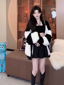 เสื้อคาร์ดิแกนถักนิตติ้งสไตล์นุ่มๆ สำหรับผู้หญิง ฤดูใบไม้ร่วง/ฤดูหนาว เสื้อคลุมยาวปานกลางลายทางหนา แขนยาว คอวี กระดุมเดียว