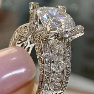 Huitan Gorgeous Big Cubic Zircon Rings for Women Wedding Anniversary Gift Noble Female Party Ring Brilliant Fashion Jewelry