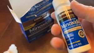 [  Expiry Date : 12 / 2027  Kèm Quà Tặng  ]  Sản phẩm mọc tóc  mọc râu  Minoxidil 5% Kirkland USA  từ Hoa Kỳ  - 1 Chai   .