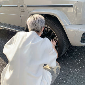 เสื้อยืดแขนสั้นคอตตอนสไตล์ย้อนยุคสีแดง เสื้อเชิ้ตแขนสั้นทรงหลวมสำหรับผู้ชาย เสื้อเชิ้ตทรงเข้ารูปฤดูร้อน