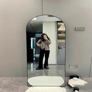 Gương Đứng Tự Do Hình Dạng Không Quy tắc Thời Trang Để Thử Quần Áo