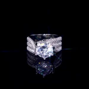 Huitan 10MM Cubic Zirconia Wedding Bands Ring for Women Luxury Crystal CZ Ring Engagement Accessories New Arrival Trendy Jewelry