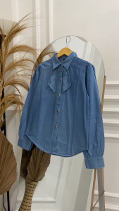 Meltz.id - Atasan Kemeja Jeans Polos Kerah Pita Lengan Panjang Wanita Dewasa