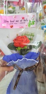 Bó 1 hoa hồng bằng len