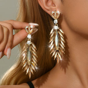 Elegant and Elegant Socialite Style with a High-End Feel Super Sparkling Earrings and Earrings Suitable for Dinner Parties