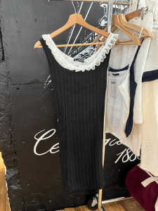 ชุดเดรสสั้นผ้าฝ้ายลายทางสไตล์อเมริกันย้อนยุคสำหรับผู้หญิง ชุดเดรสแขนกุดทรงเอเข้ารูป ฤดูร้อน 2024 แฟชั่นสตรีท