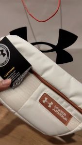 กระเป๋าคาดอก UA Waist Bag คาดอก คาดเอว ได้หมด พกพาสะดวก กะทัดรัด ใส่ของได้เยอะ - สีขาว